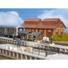 3 rayons avec outillage divers / Racks for rolling stock H0