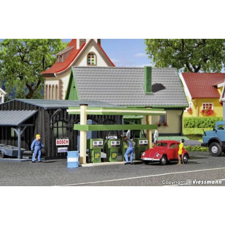 Pompes d'essence / Petrol pumps H0